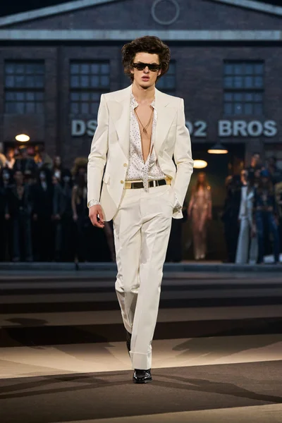 Look 64